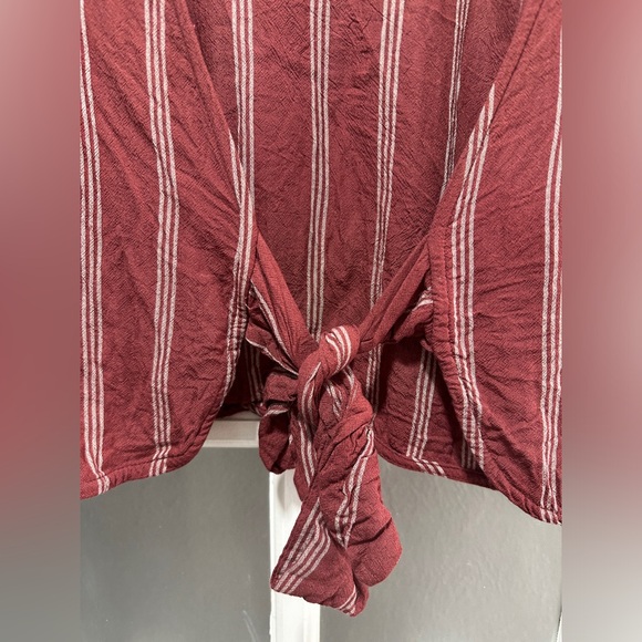 American Eagle Tie Front Crop Top - Picture 3 of 6